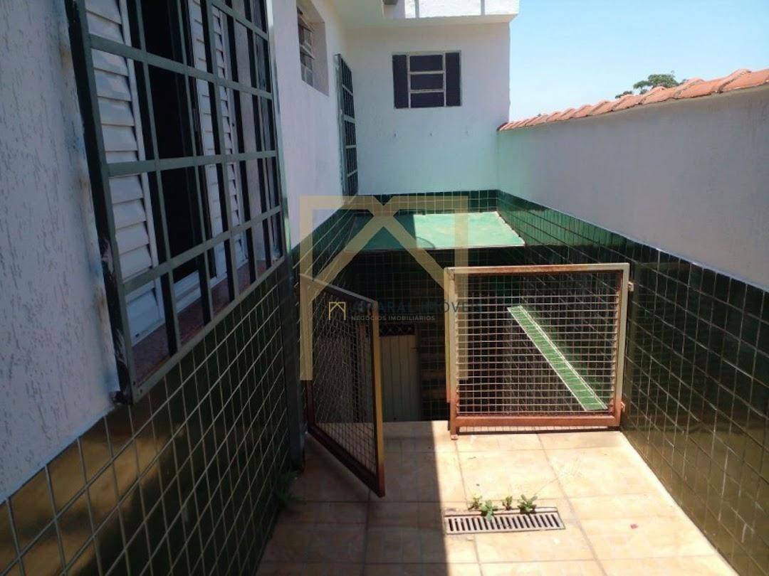 Casa para alugar com 3 quartos, 150m² - Foto 9