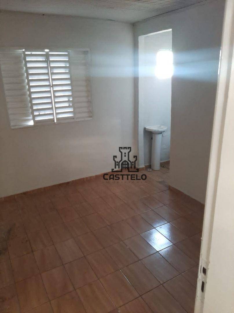 Casa à venda com 3 quartos, 60m² - Foto 2