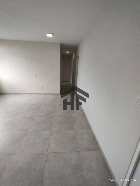 Apartamento à venda com 3 quartos, 70m² - Foto 2