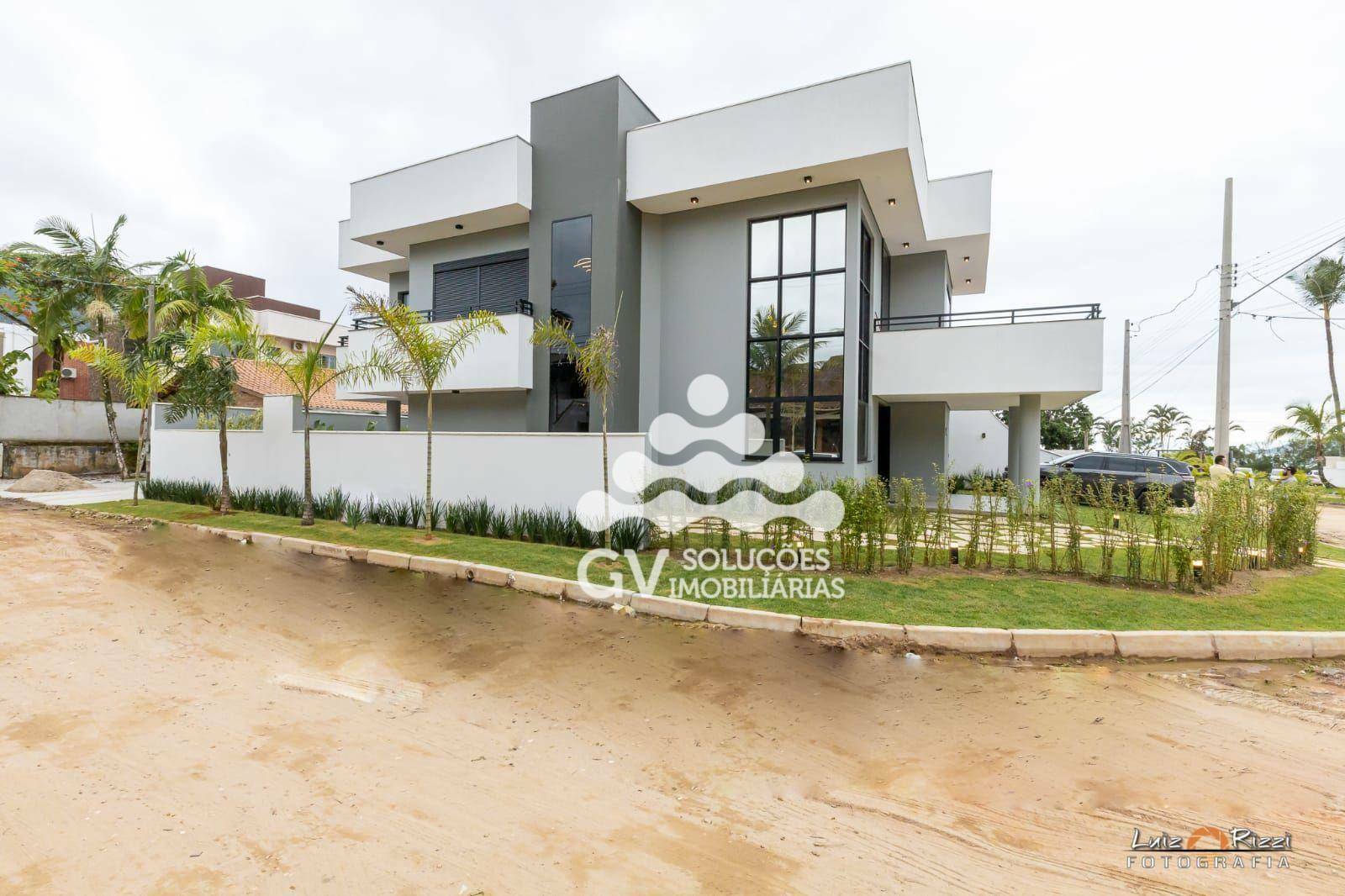 Casa de Condomínio à venda com 5 quartos, 330m² - Foto 1