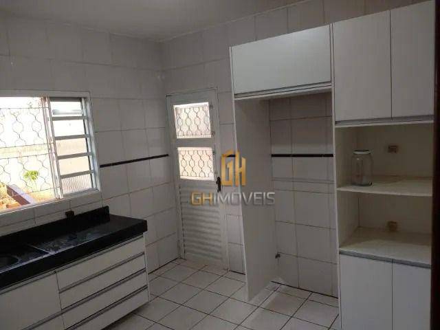 Casa à venda com 2 quartos, 50m² - Foto 1