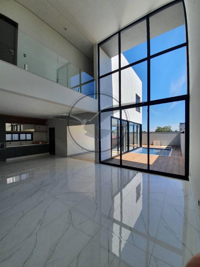 Casa de Condomínio à venda com 4 quartos, 360m² - Foto 2