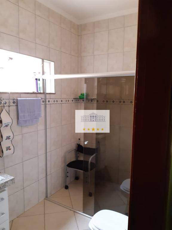 Casa à venda com 3 quartos, 226m² - Foto 17