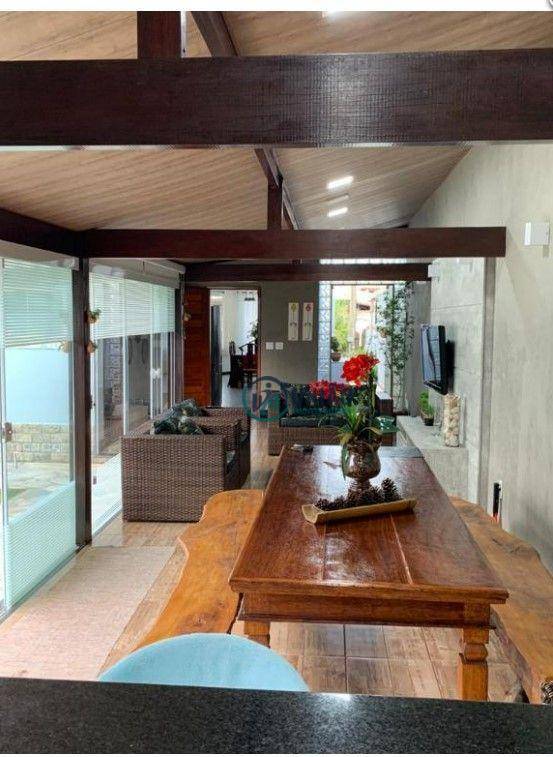 Casa de Condomínio à venda com 6 quartos, 330m² - Foto 24