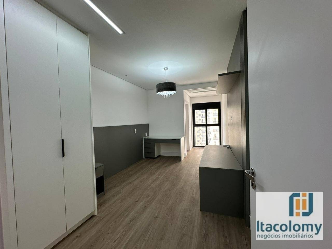 Apartamento à venda com 4 quartos, 360m² - Foto 4