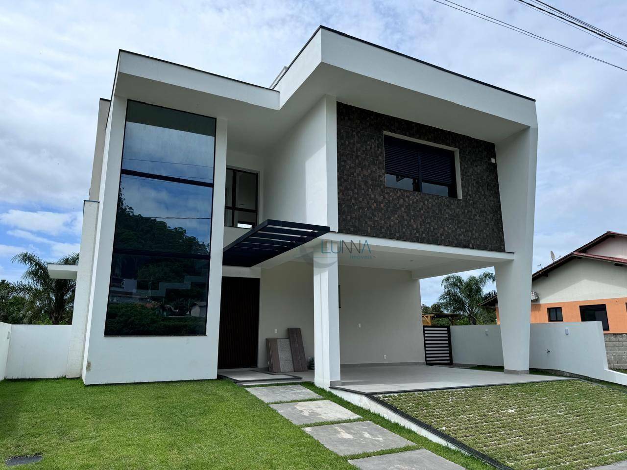 Casa de Condomínio à venda com 3 quartos, 230m² - Foto 1