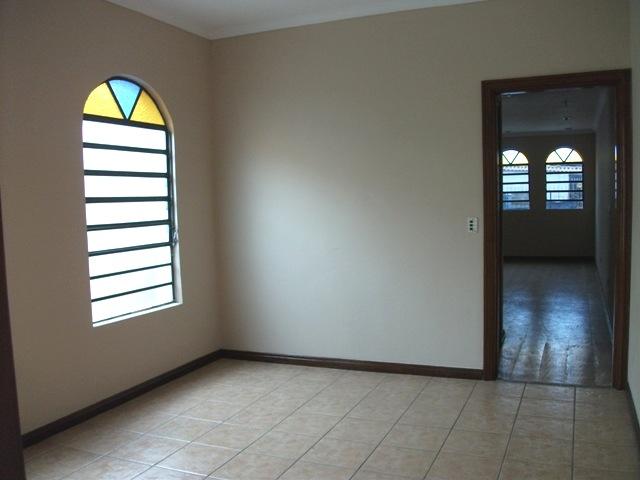 Casa à venda e aluguel com 4 quartos, 230m² - Foto 2