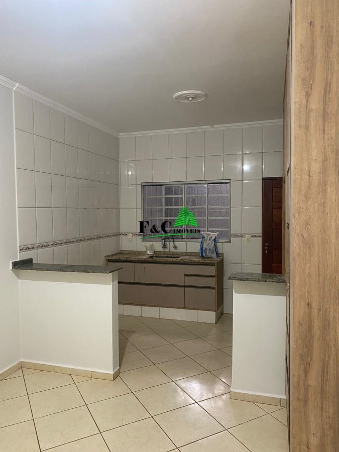 Casa à venda com 2 quartos, 168m² - Foto 1