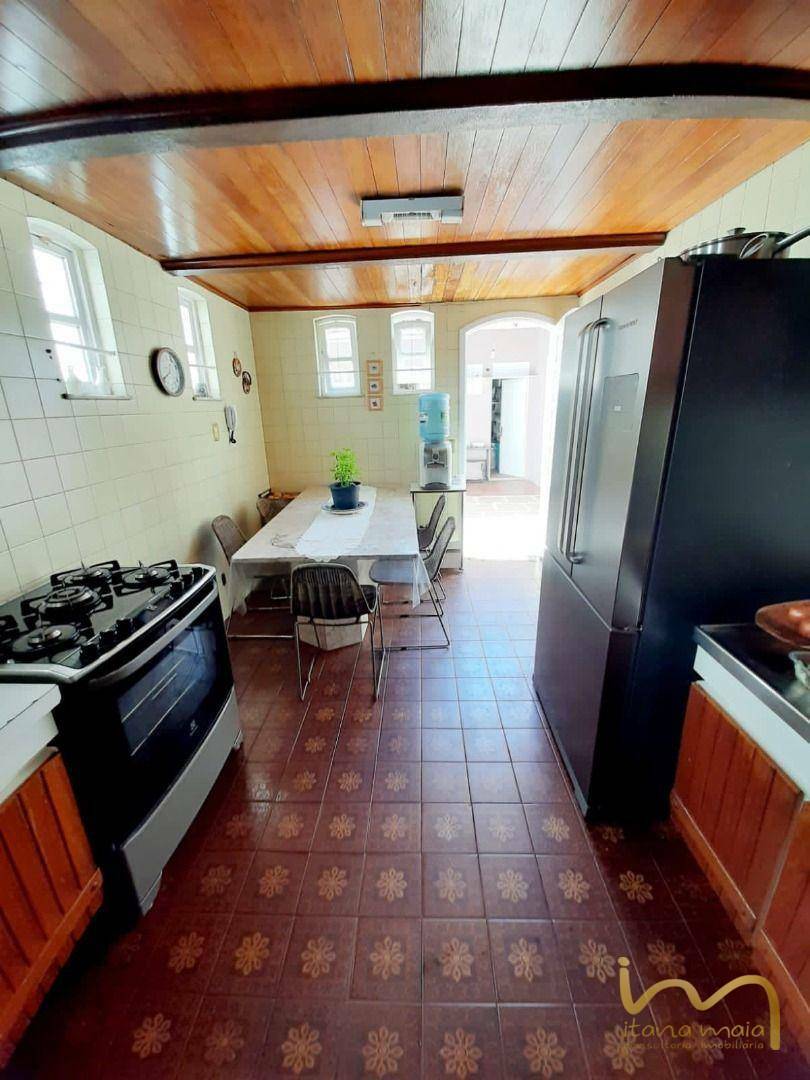 Casa à venda com 4 quartos, 300m² - Foto 8