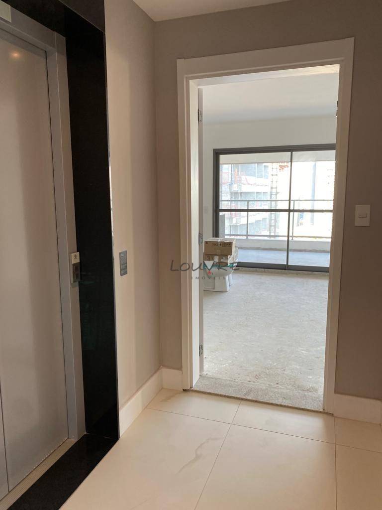 Apartamento à venda com 3 quartos, 125m² - Foto 10