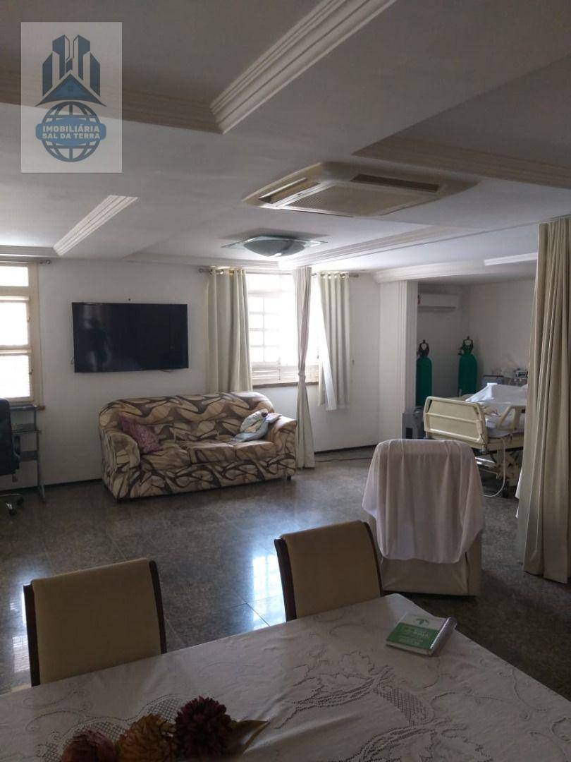 Casa à venda com 6 quartos, 2m² - Foto 18