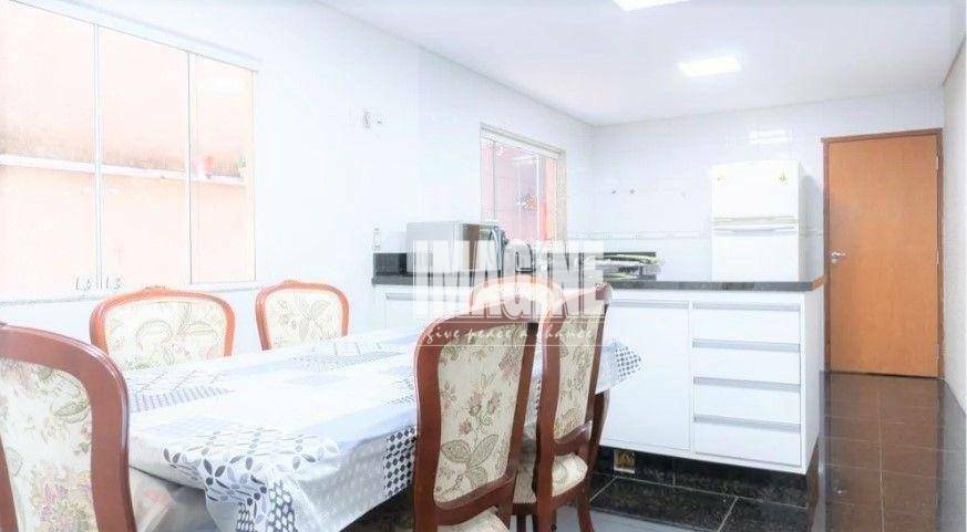 Sobrado à venda com 3 quartos, 200m² - Foto 4