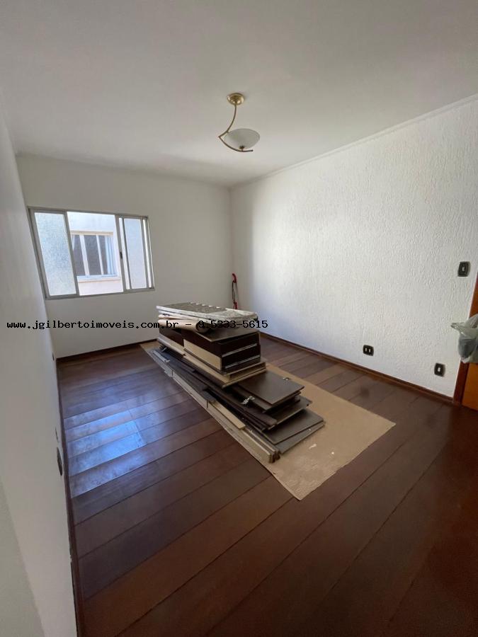 Apartamento à venda com 2 quartos, 75m² - Foto 1