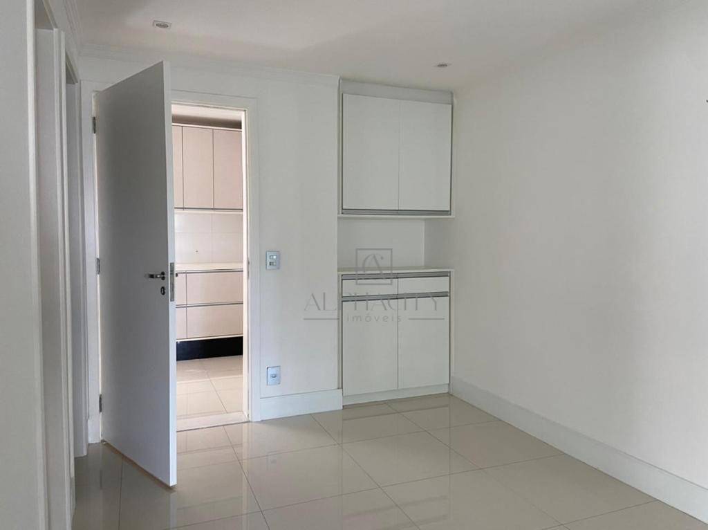 Apartamento à venda com 3 quartos, 235m² - Foto 7