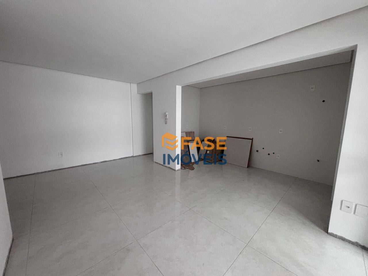 Apartamento à venda com 4 quartos, 101m² - Foto 2