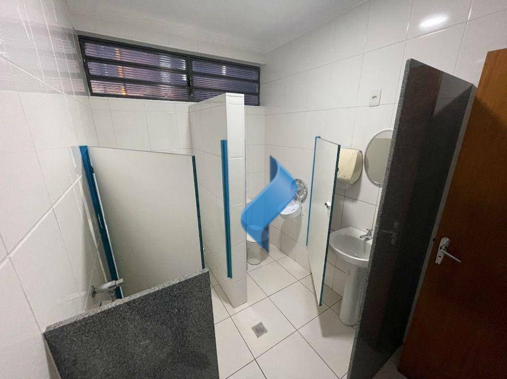 Casa para alugar com 6 quartos, 450m² - Foto 18