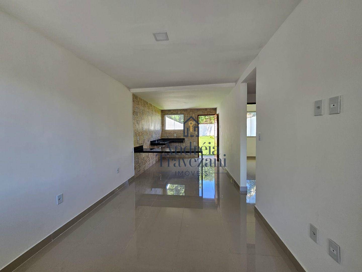 Casa à venda com 2 quartos, 60m² - Foto 8
