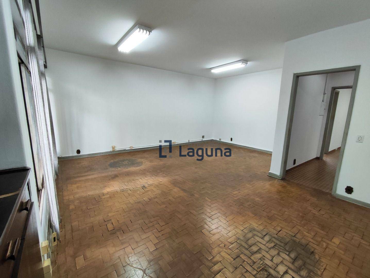 Casa para alugar com 3 quartos, 285m² - Foto 4