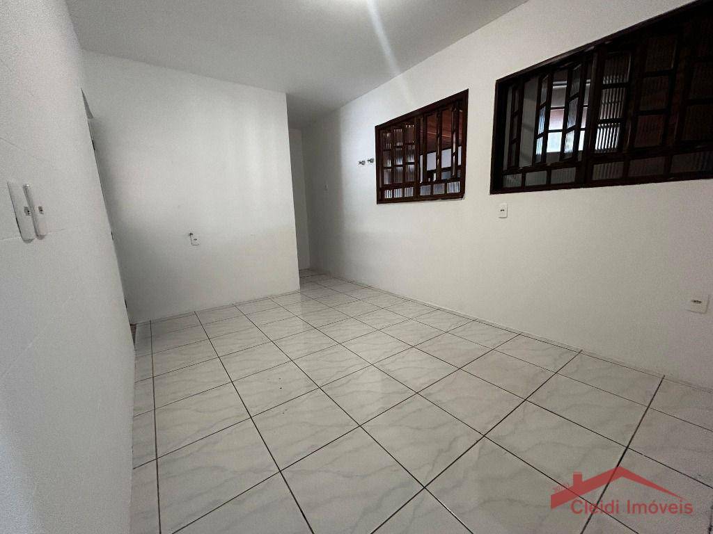 Casa para alugar com 3 quartos, 130m² - Foto 4