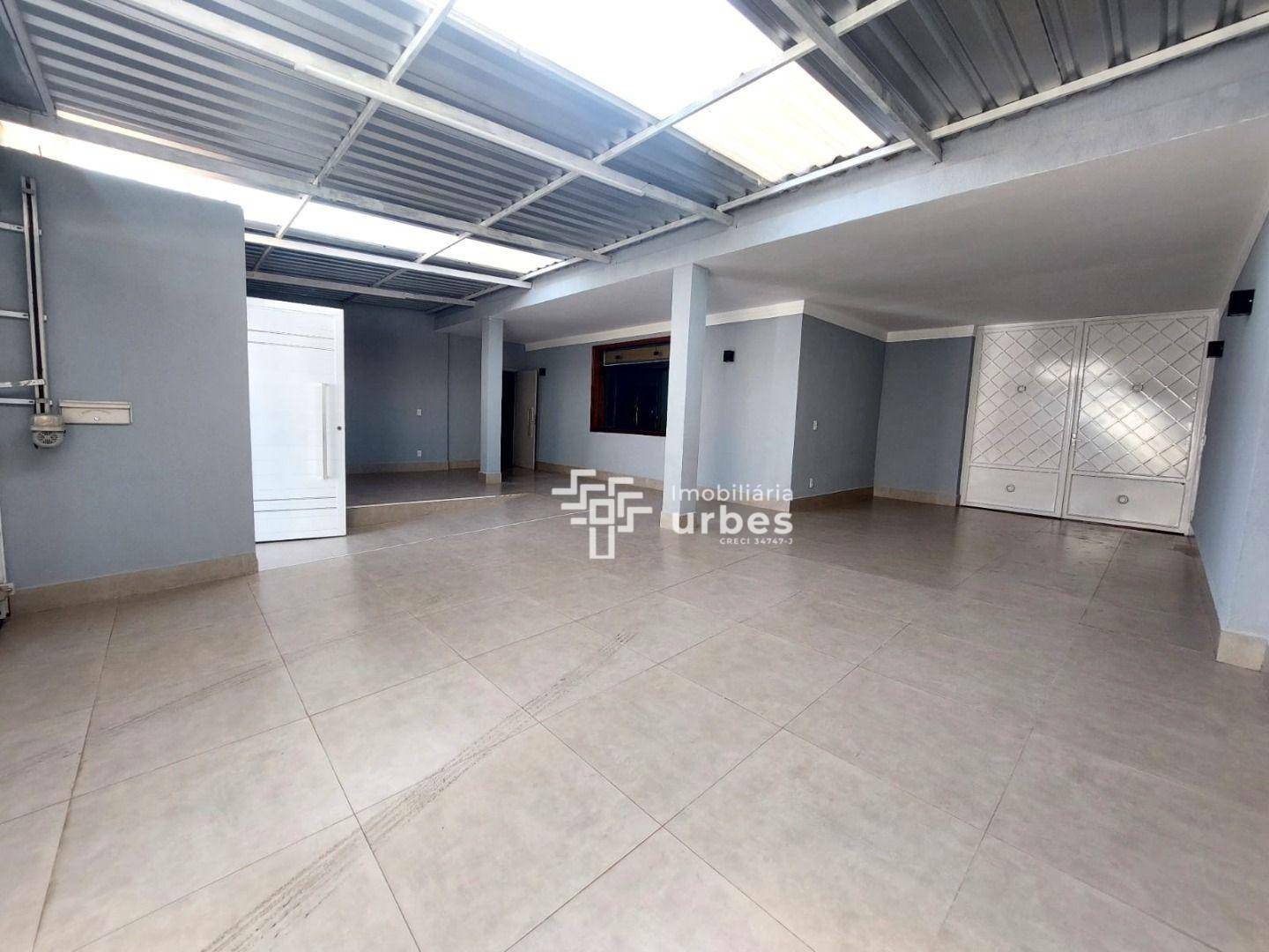 Casa para alugar com 3 quartos, 270m² - Foto 2