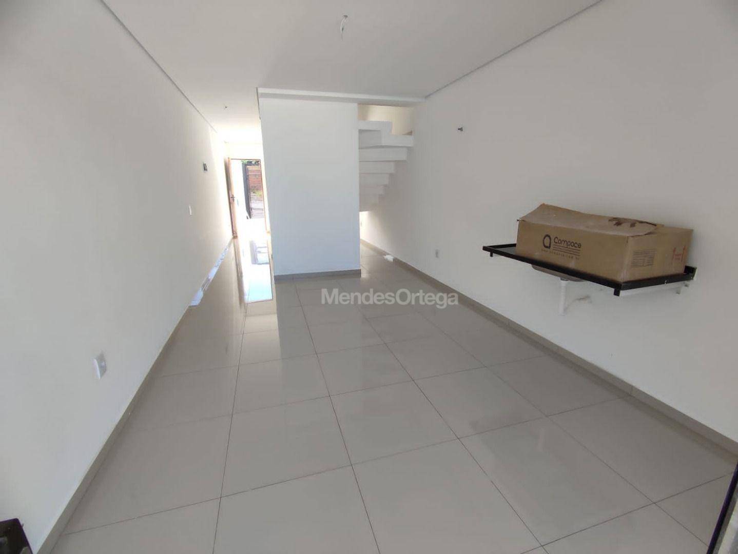 Casa à venda com 2 quartos, 80m² - Foto 3