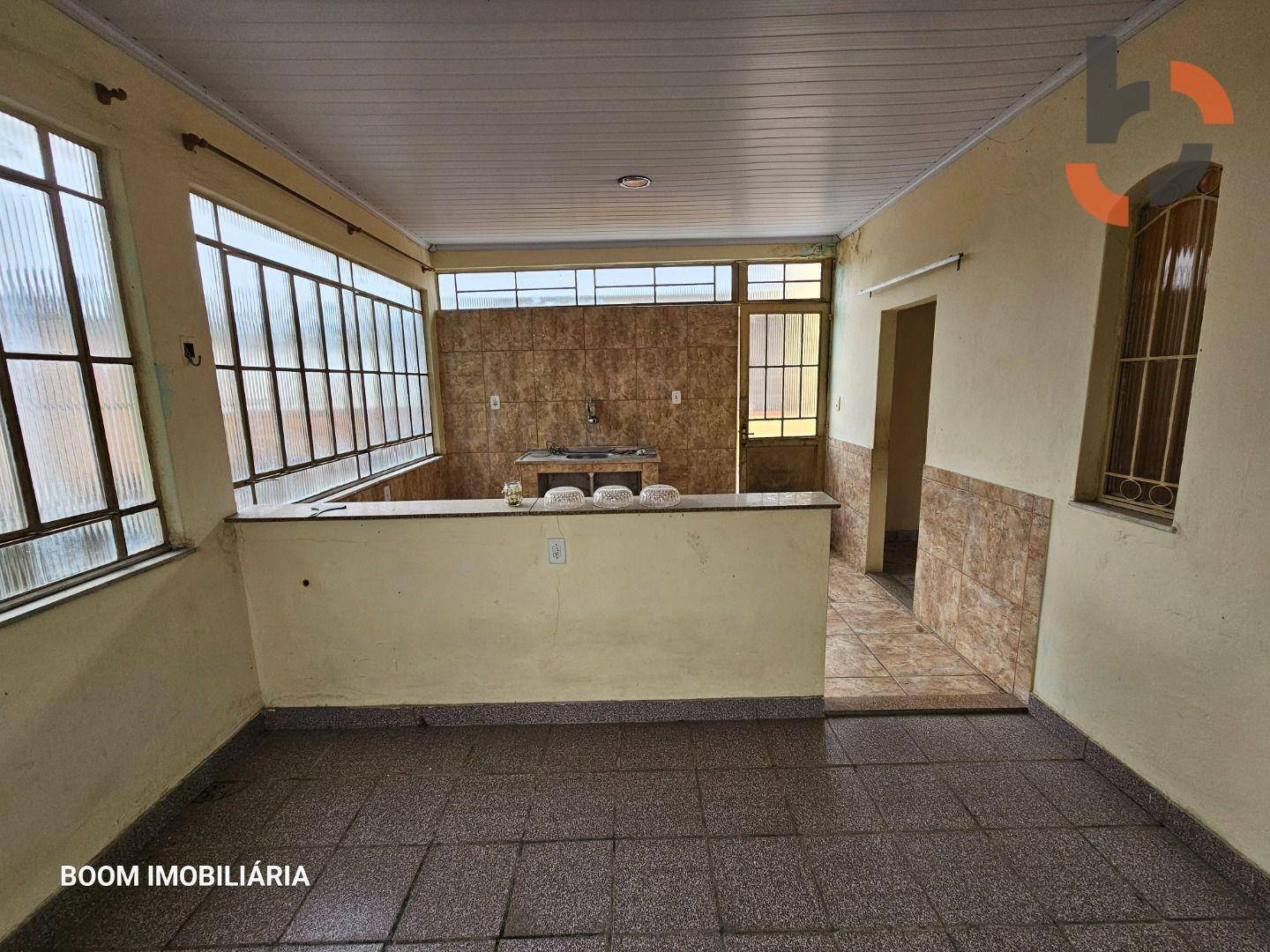 Casa à venda com 6 quartos, 210m² - Foto 31