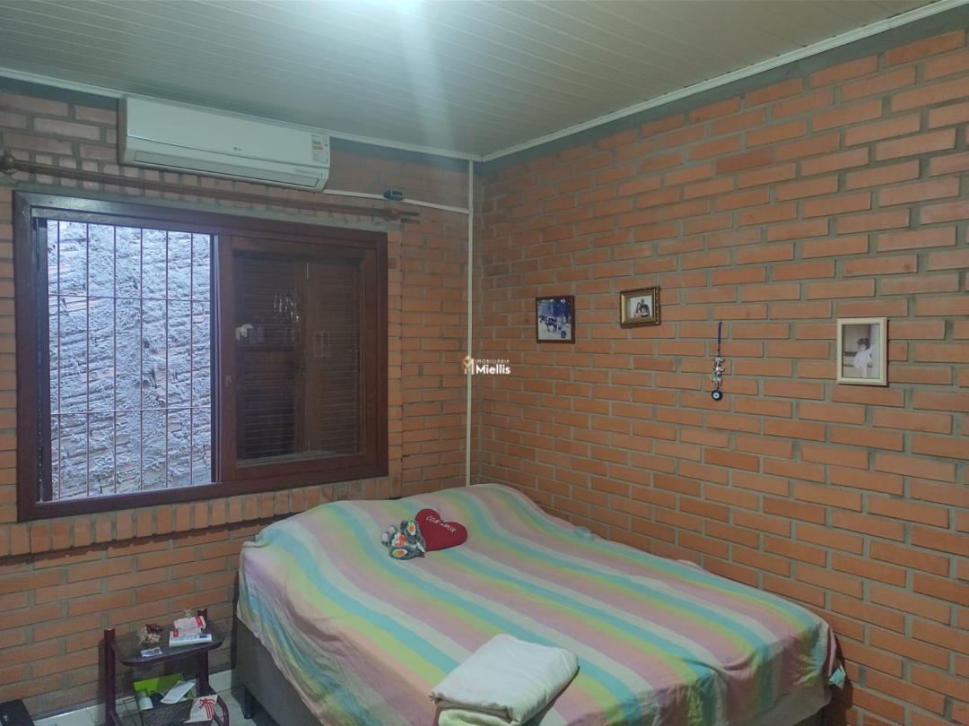 Casa à venda com 3 quartos, 600m² - Foto 2