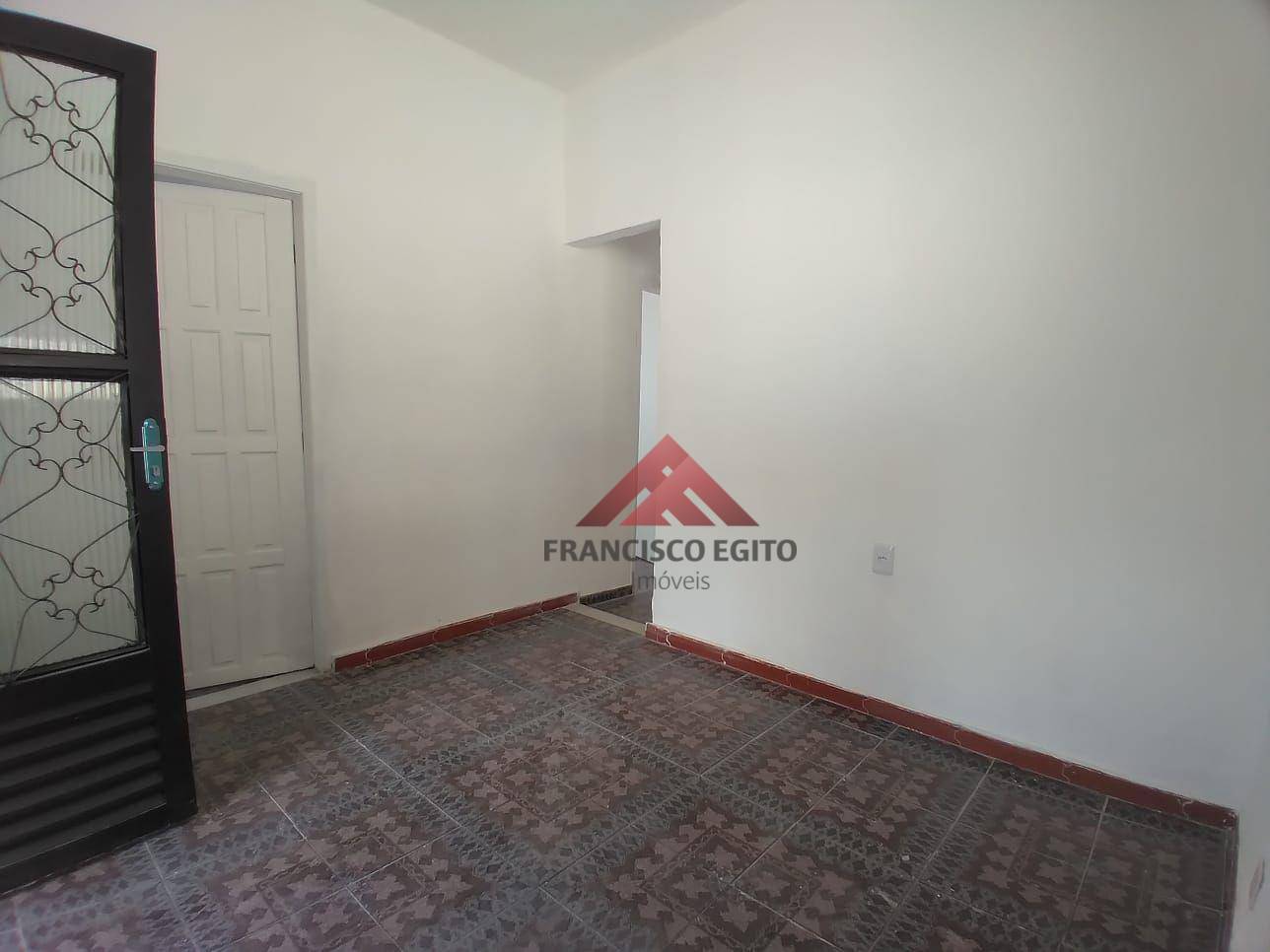 Casa à venda com 2 quartos, 100m² - Foto 4