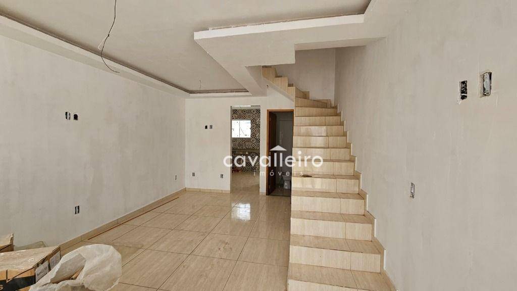 Casa à venda com 2 quartos, 115m² - Foto 4
