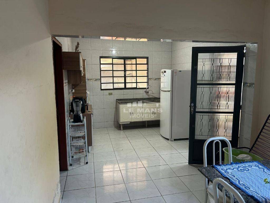 Casa à venda com 3 quartos, 67m² - Foto 6