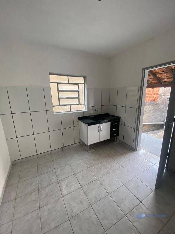 Casa para alugar com 1 quarto, 60m² - Foto 4