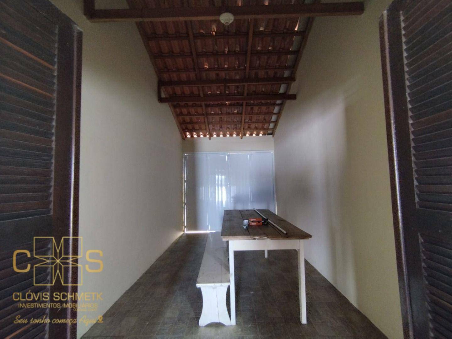 Casa à venda com 2 quartos, 60m² - Foto 4