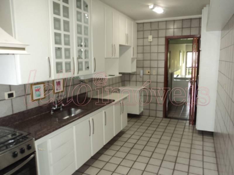 Apartamento para alugar com 3 quartos, 136m² - Foto 13