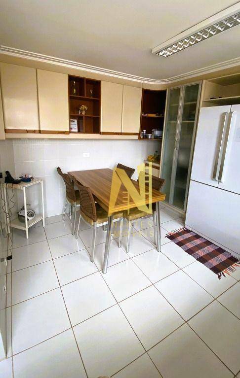 Apartamento à venda com 4 quartos, 190m² - Foto 8