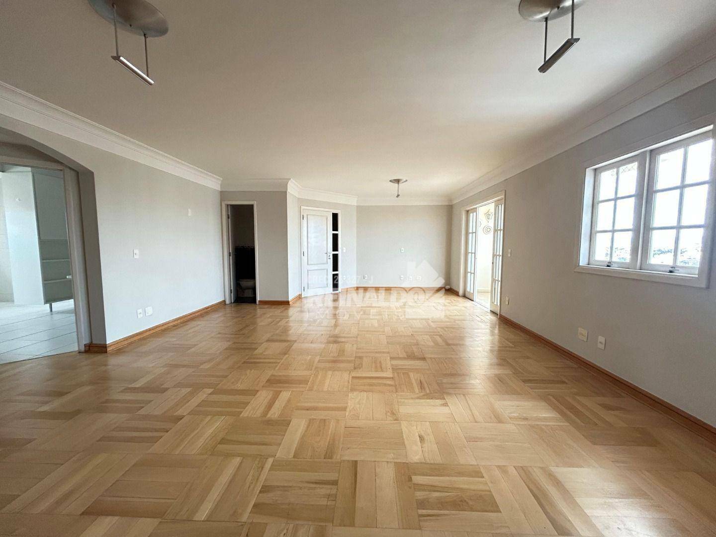 Apartamento para alugar com 3 quartos, 145m² - Foto 4