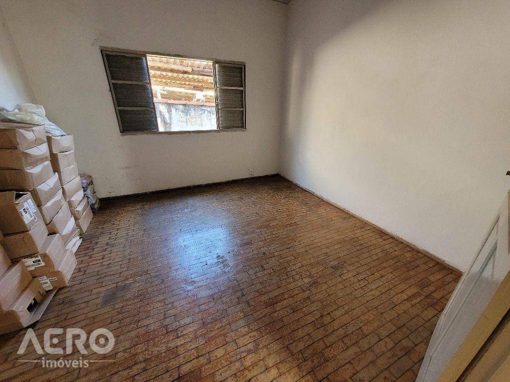 Casa à venda com 2 quartos, 220m² - Foto 6