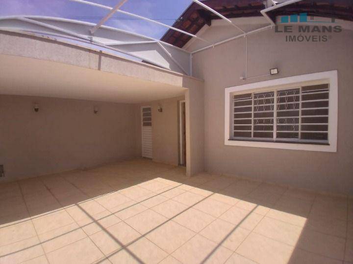 Casa à venda com 3 quartos, 180m² - Foto 1