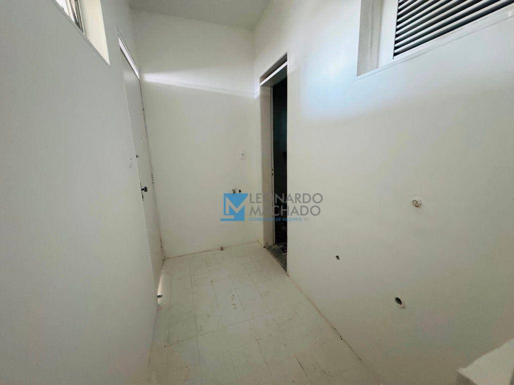 Apartamento à venda com 3 quartos, 130m² - Foto 6