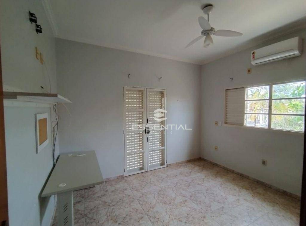 Casa para alugar com 4 quartos, 300m² - Foto 21