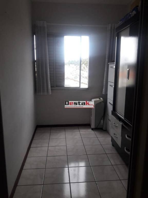 Apartamento à venda com 3 quartos, 63m² - Foto 4