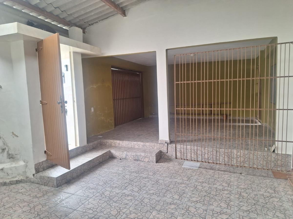 Casa para alugar com 2 quartos, 200m² - Foto 4