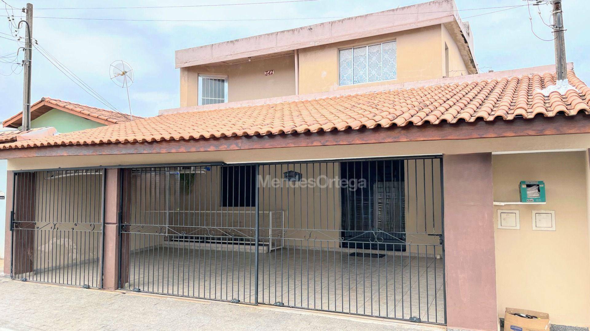 Casa à venda com 3 quartos, 180m² - Foto 1