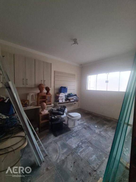 Casa à venda com 3 quartos, 220m² - Foto 13