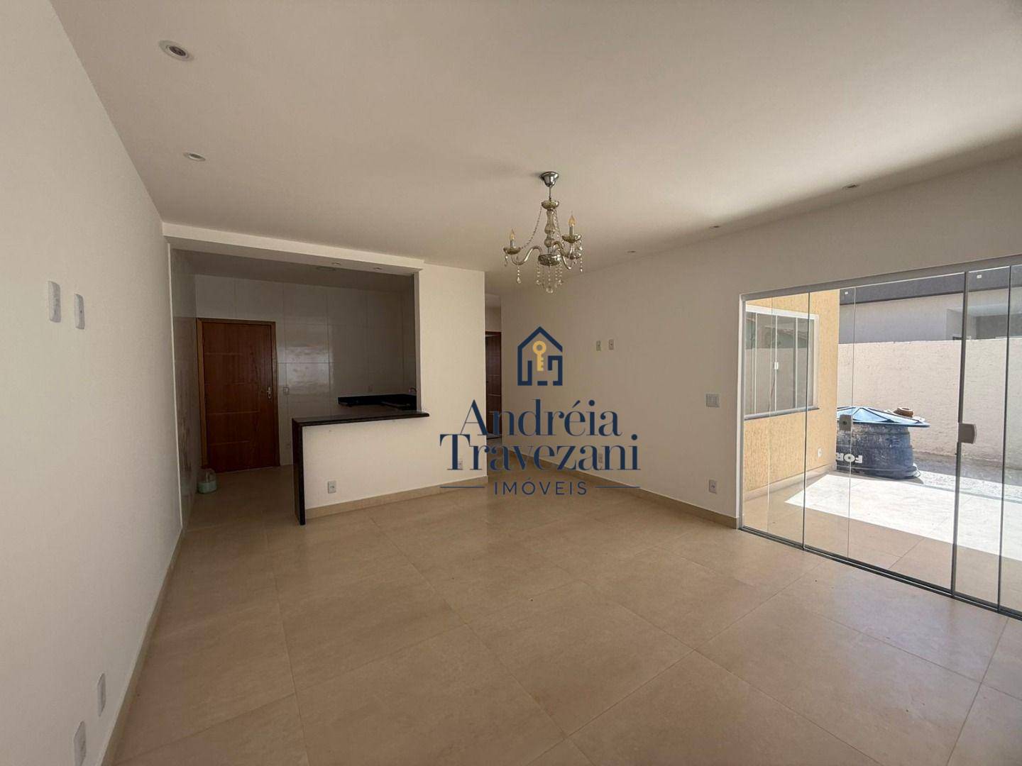 Casa à venda com 2 quartos, 104m² - Foto 2