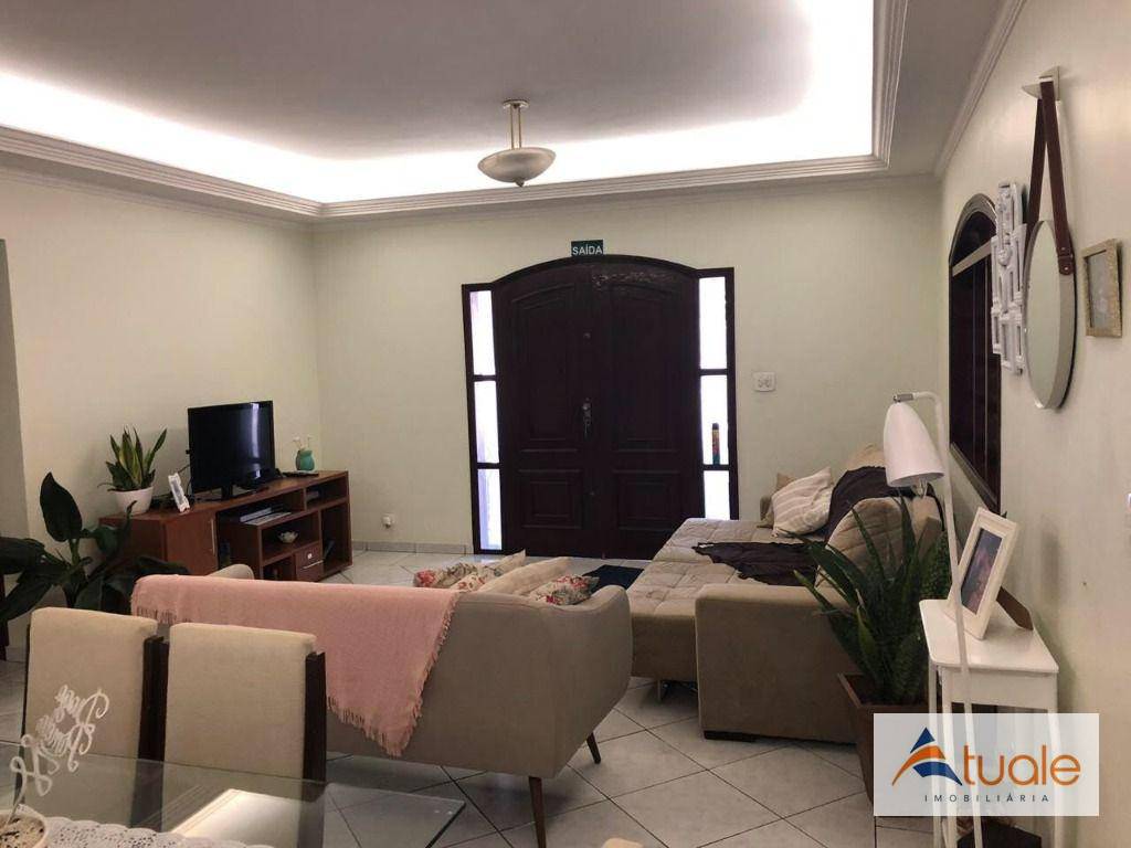 Casa à venda com 3 quartos, 880m² - Foto 1