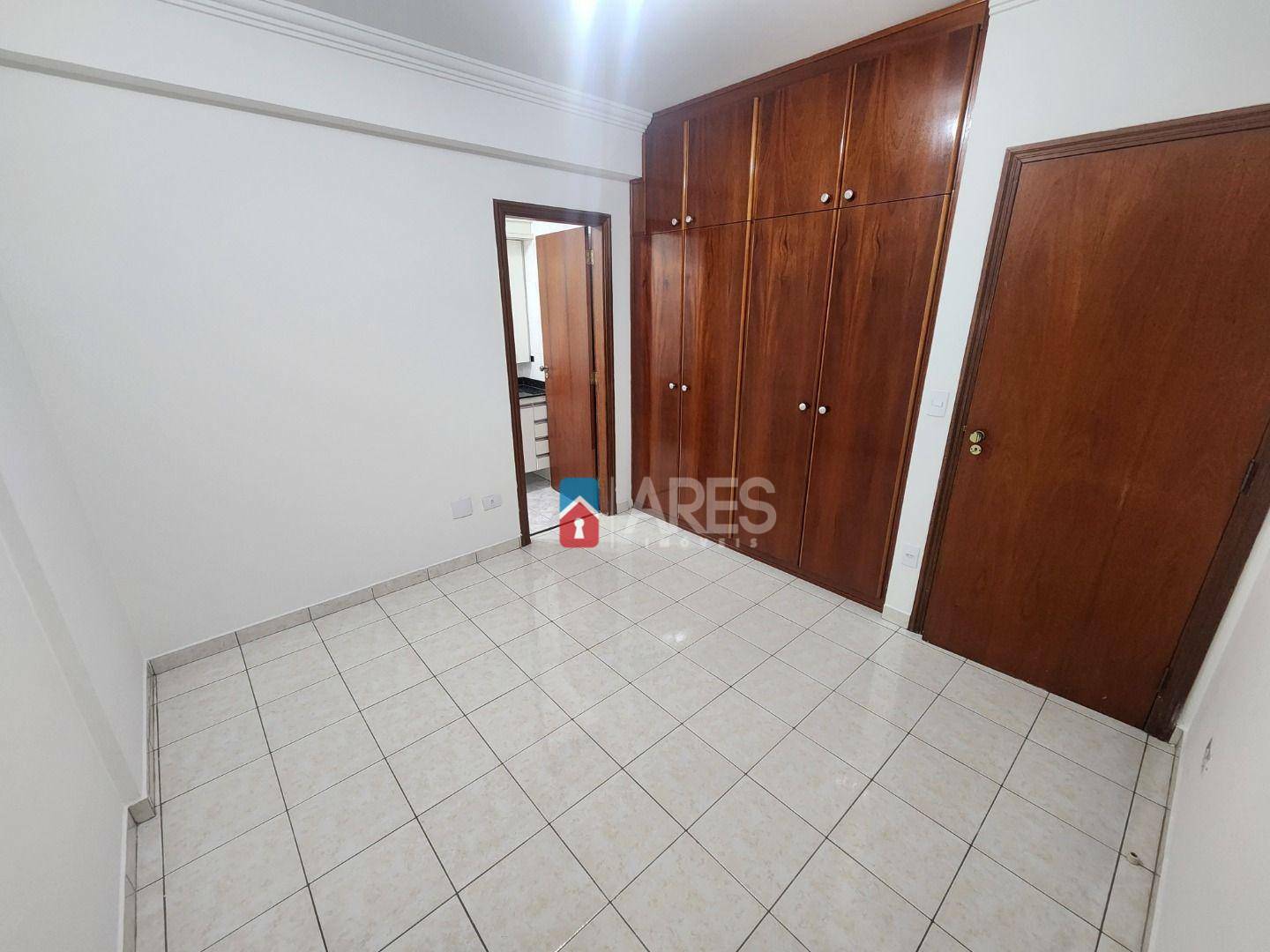 Apartamento para alugar com 3 quartos, 110m² - Foto 11