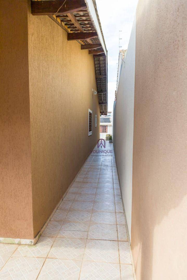 Casa à venda com 3 quartos, 219m² - Foto 4