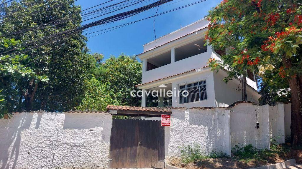 Casa à venda com 4 quartos, 200m² - Foto 1