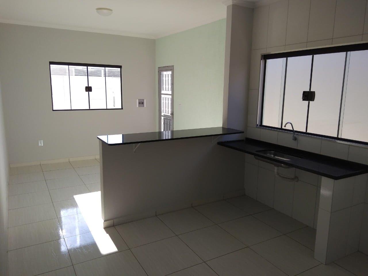 Casa à venda com 2 quartos, 57m² - Foto 1