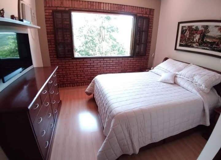 Casa de Condomínio à venda com 4 quartos, 294m² - Foto 3